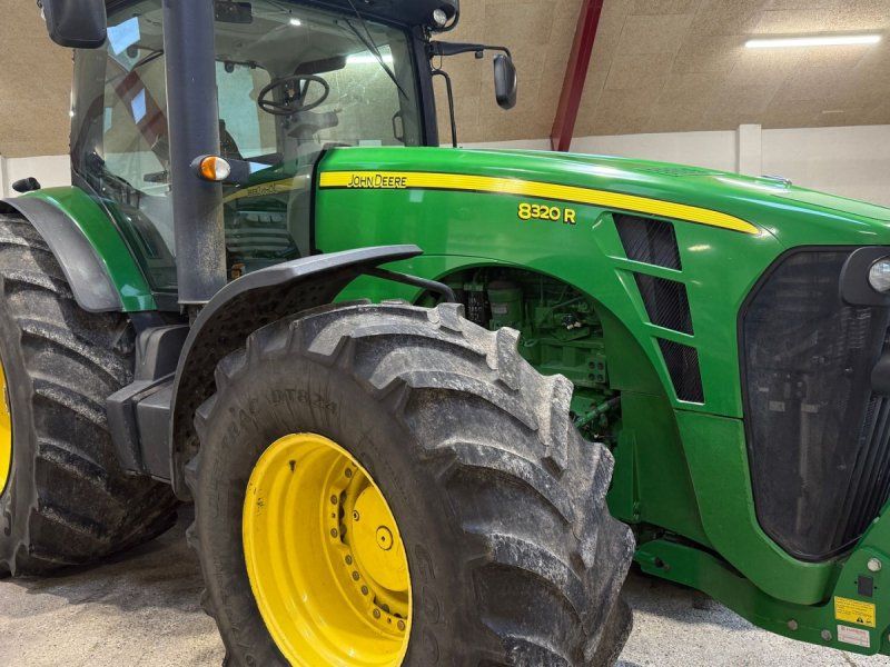John Deere 8320R