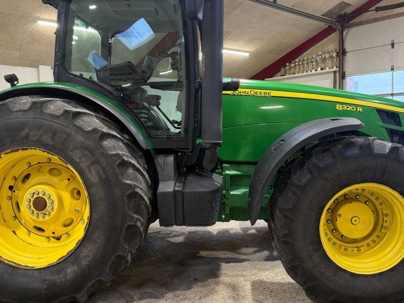 John Deere 8320R