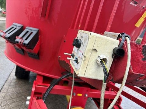 Gebruikte BVL Vmix 10N voermengwagen met 1 vijzel