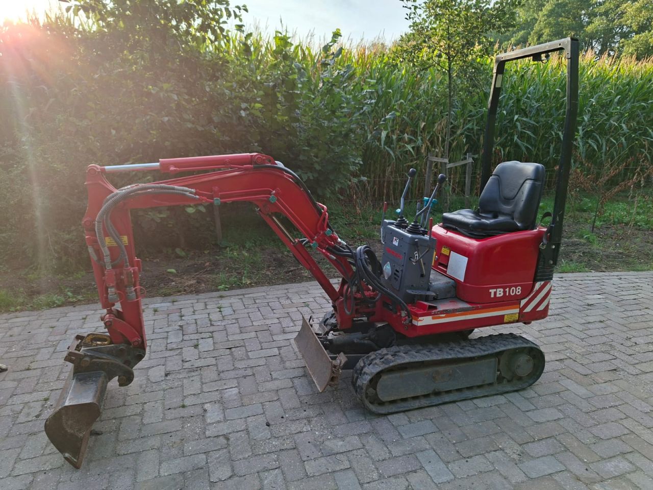 Takeuchi TB108 | bj 2006 | 1558uur | Sloopsorteer functie