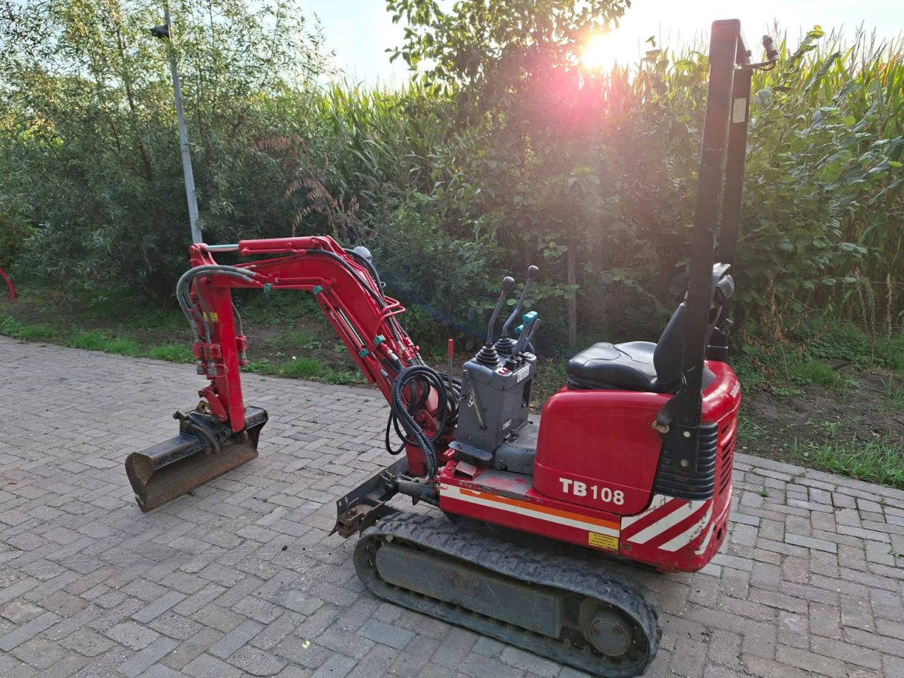 Takeuchi TB108 | bj 2006 | 1558uur | Sloopsorteer functie