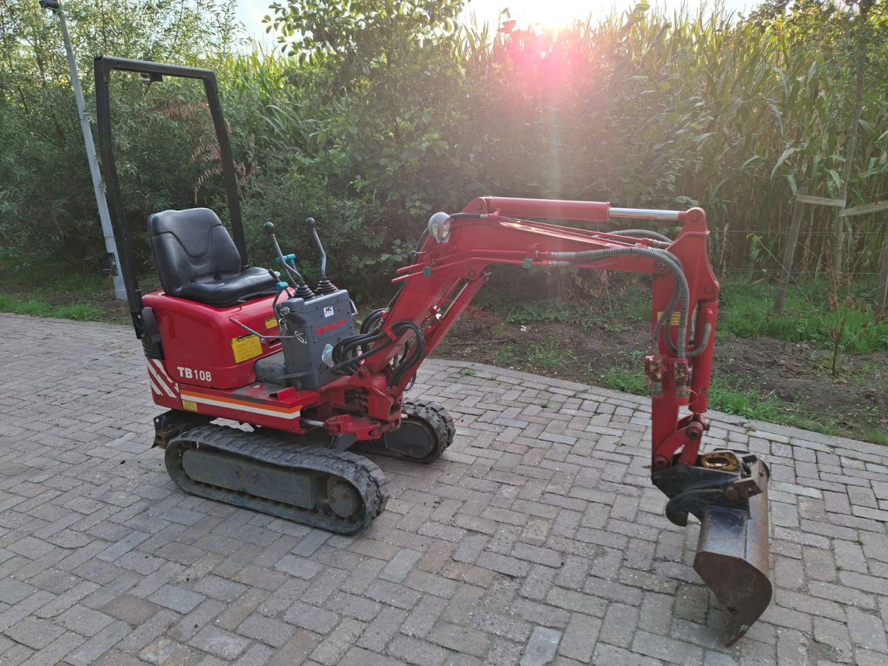 Takeuchi TB108 | bj 2006 | 1558uur | Sloopsorteer functie