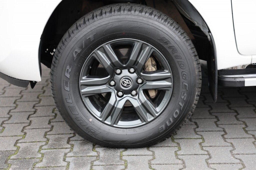 Toyota Hilux 2.4 D-4D X-TRA CAB CHALLENGER A/T 4WD VAN MARGE
