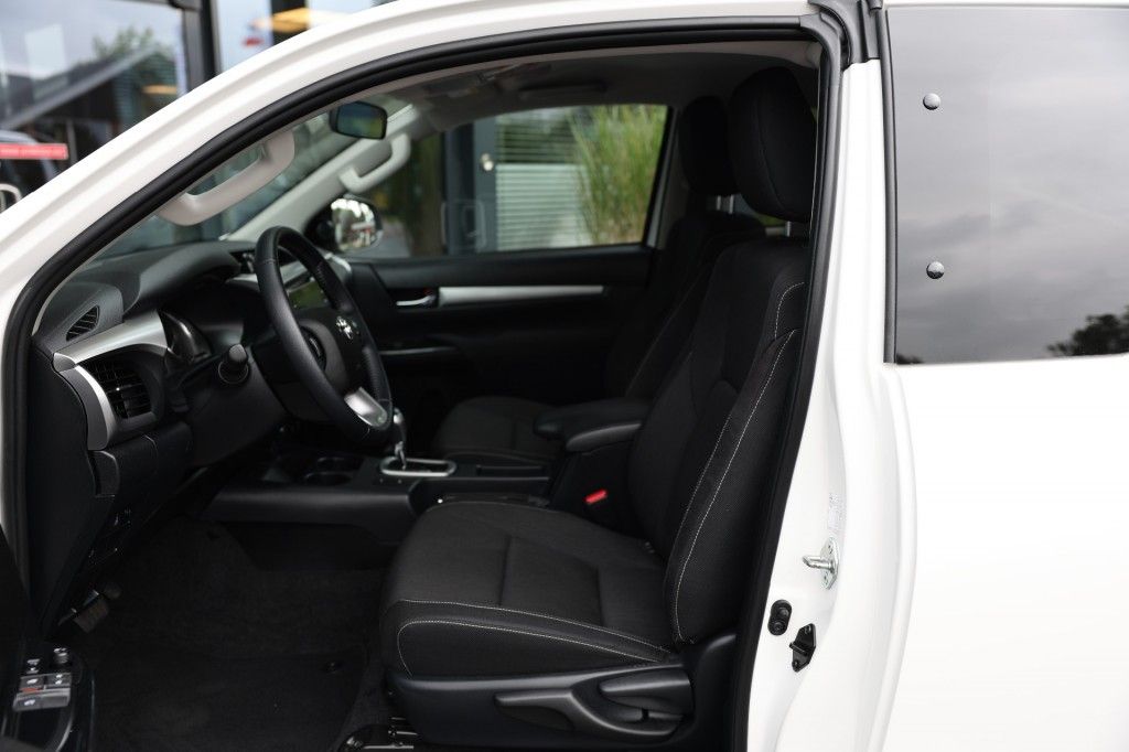 Toyota Hilux 2.4 D-4D X-TRA CAB CHALLENGER A/T 4WD VAN MARGE