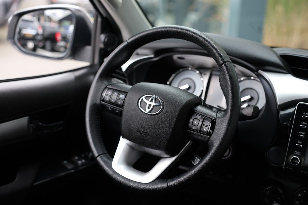 Toyota Hilux 2.4 D-4D X-TRA CAB CHALLENGER A/T 4WD VAN MARGE