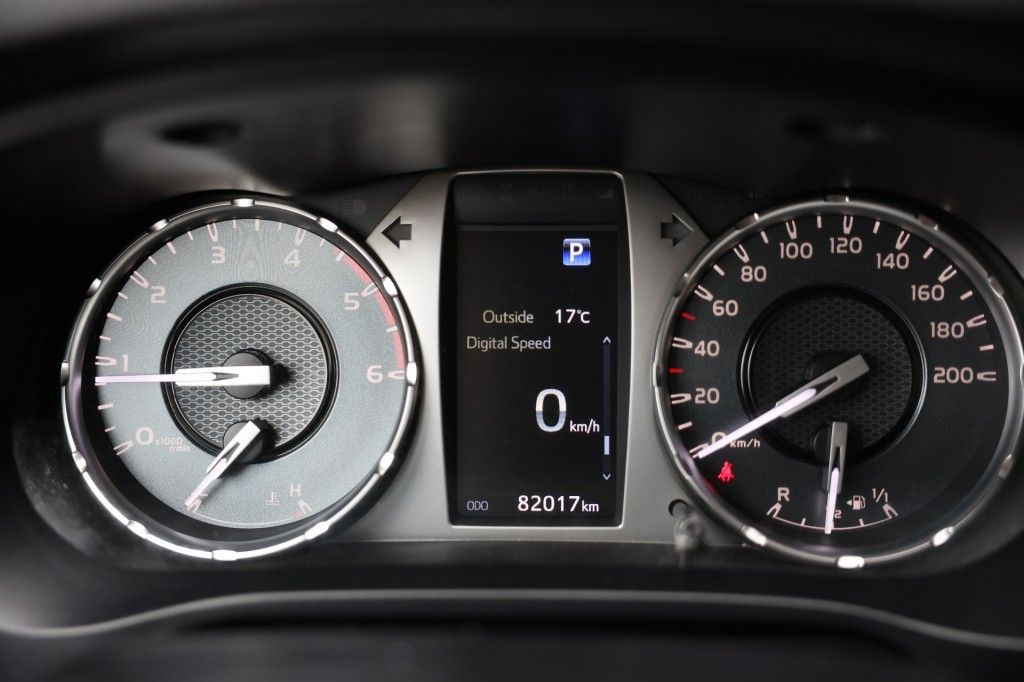 Toyota Hilux 2.4 D-4D X-TRA CAB CHALLENGER A/T 4WD VAN MARGE