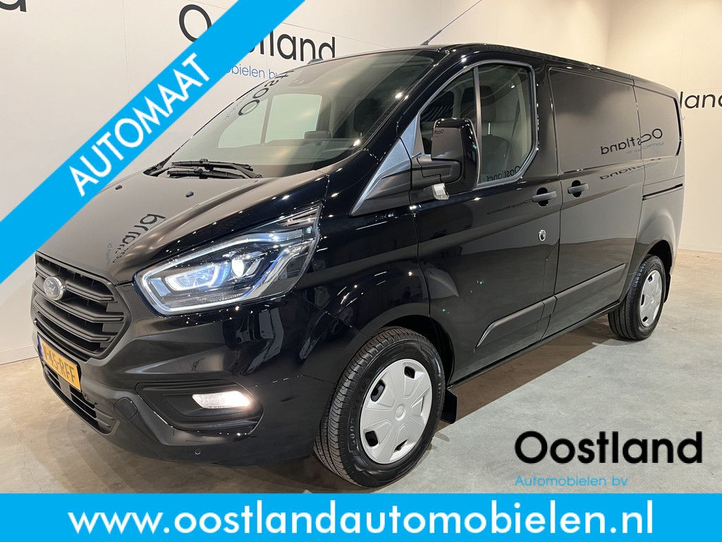 Ford Transit Custom 300 2.0 TDCI L1H1 Trend 130 PK Automaat / Euro 6 / Schuifdeur L + R / Airco / CarPlay / Cruise Control Adap. / Trekhaak / Xenon / Navigatie / 3-Zits / 27.300 KM !!