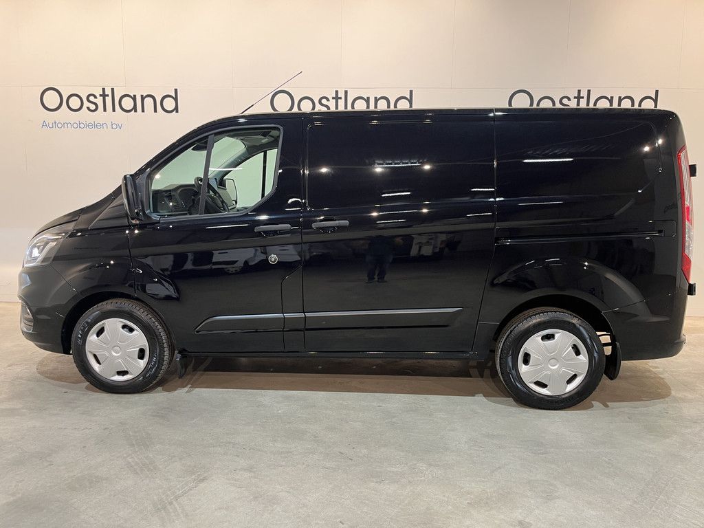 Ford Transit Custom 300 2.0 TDCI L1H1 Trend 130 PK Automaat / Euro 6 / Schuifdeur L + R / Airco / CarPlay / Cruise Control Adap. / Trekhaak / Xenon / Navigatie / 3-Zits / 27.300 KM !!