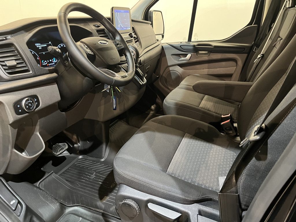 Ford Transit Custom 300 2.0 TDCI L1H1 Trend 130 PK Automaat / Euro 6 / Schuifdeur L + R / Airco / CarPlay / Cruise Control Adap. / Trekhaak / Xenon / Navigatie / 3-Zits / 27.300 KM !!