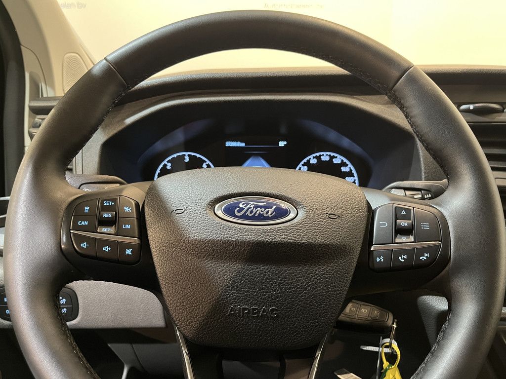 Ford Transit Custom 300 2.0 TDCI L1H1 Trend 130 PK Automaat / Euro 6 / Schuifdeur L + R / Airco / CarPlay / Cruise Control Adap. / Trekhaak / Xenon / Navigatie / 3-Zits / 27.300 KM !!