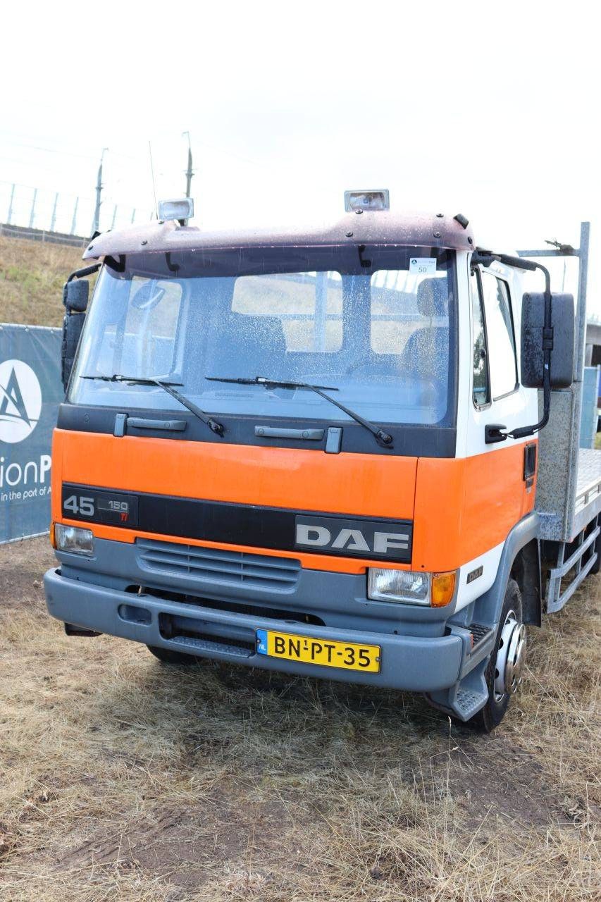 Flatbed truck/Machine transporter DAF AE45 Diesel 144hp 1999