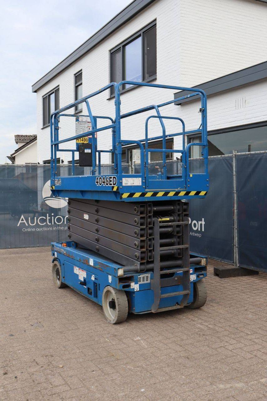 Scissor lift GMG 4046ED Electric 13.9m 350kg 2018