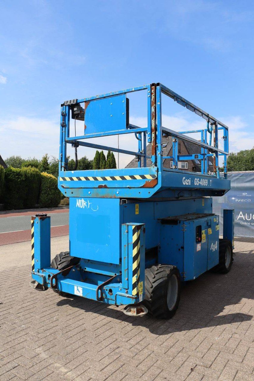 Scherenarbeitsbühne Genie GS4069 RT Diesel 363 kg 14,2 m 2014