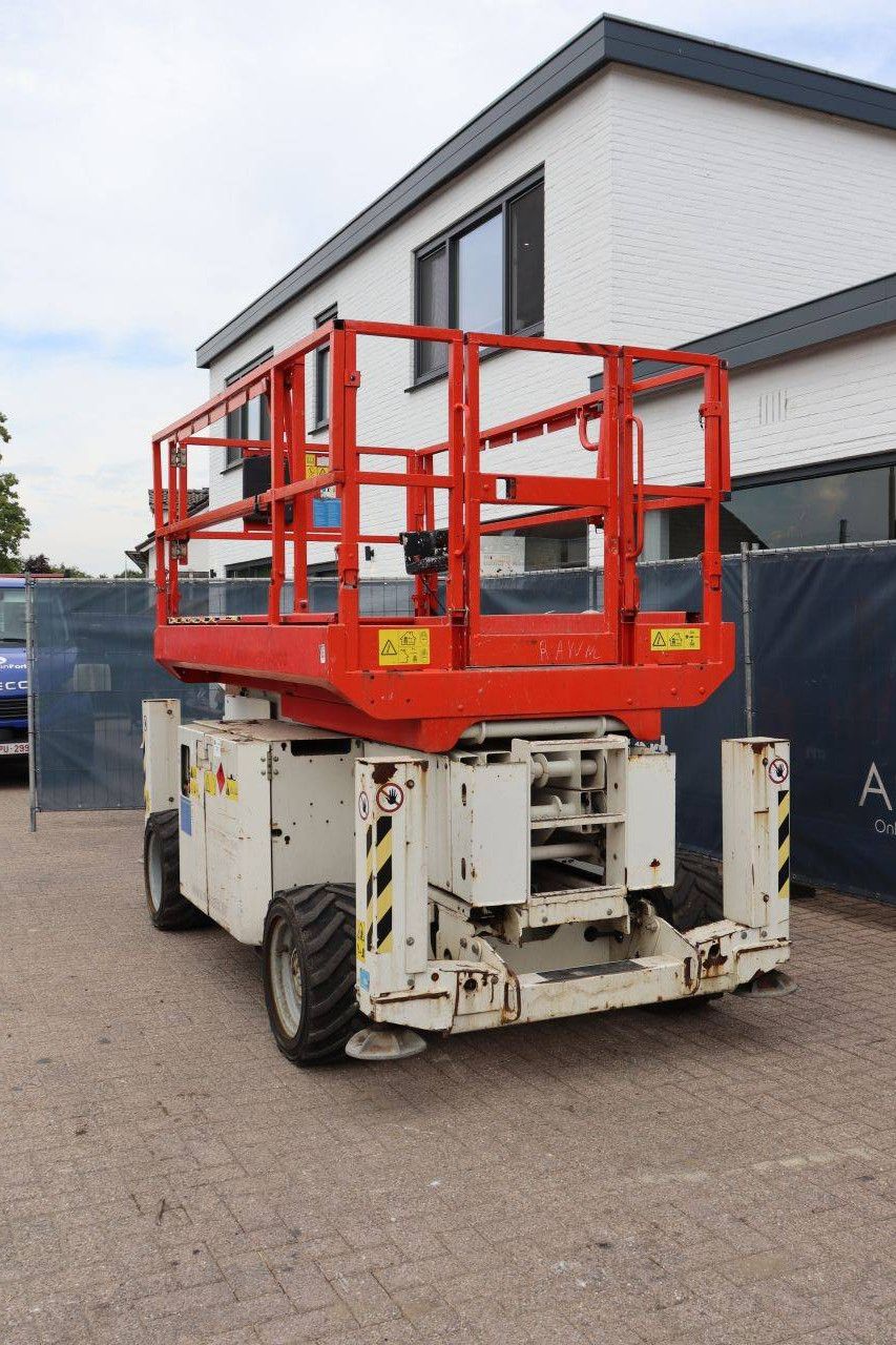 Scherenhebebühne Genie GS2669 RT Diesel 680 kg 9,7 m 2014
