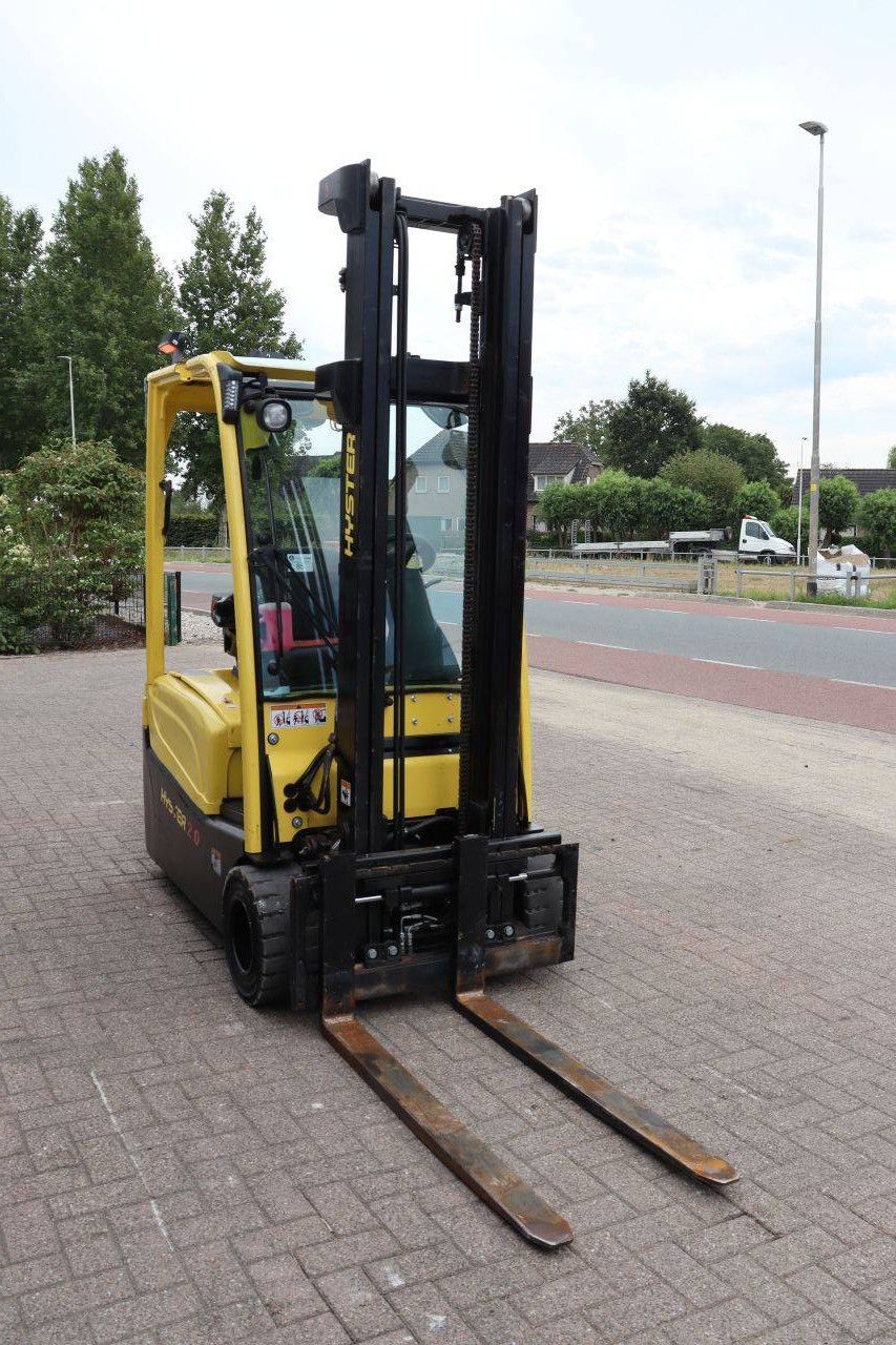 Hyster J2.0XNT MWB Electric Forklift 1950kg 3.93m 2020