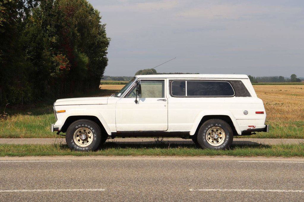 Jeep Cherokee Chief Off-road Vehicle Petrol 121hp 1979 (Margin)