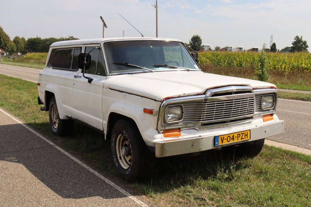 Jeep Cherokee Chief Off-road Vehicle Petrol 121hp 1979 (Margin)