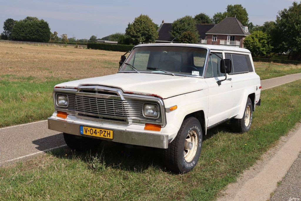 Jeep Cherokee Chief Off-road Vehicle Petrol 121hp 1979 (Margin)