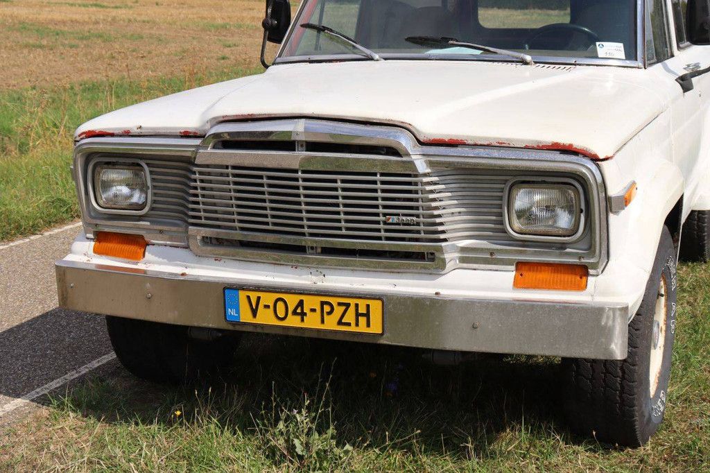 Jeep Cherokee Chief Off-road Vehicle Petrol 121hp 1979 (Margin)