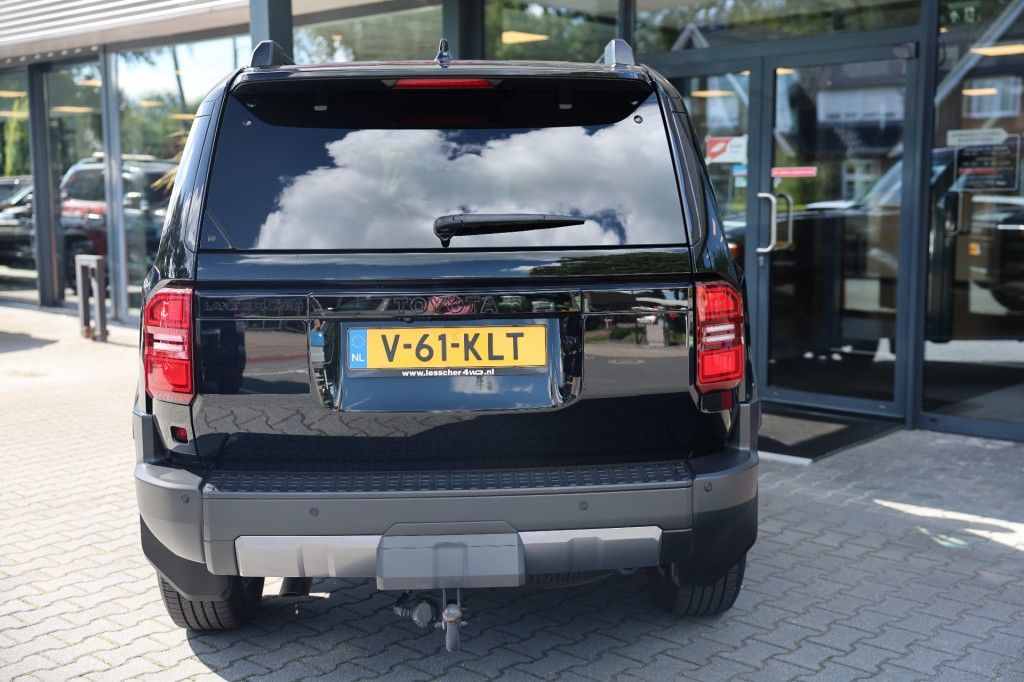 Toyota Landcruiser 250 2.8 D-4D 5DRS PROFESSIONAL PANODAK A/T VAN