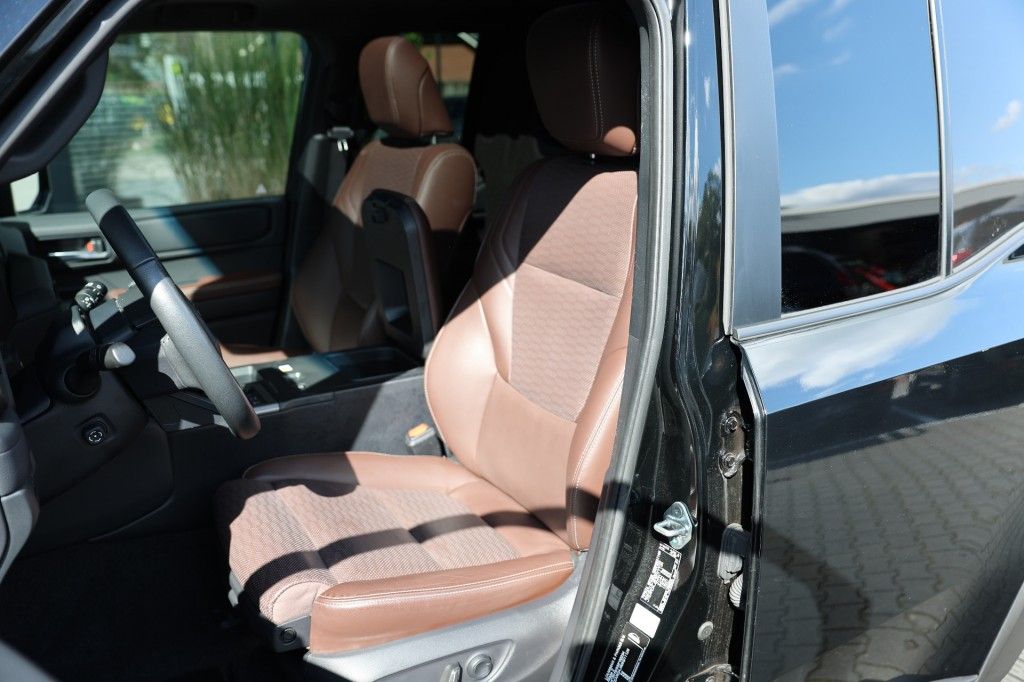 Toyota Landcruiser 250 2.8 D-4D 5DRS PROFESSIONAL PANODAK A/T VAN