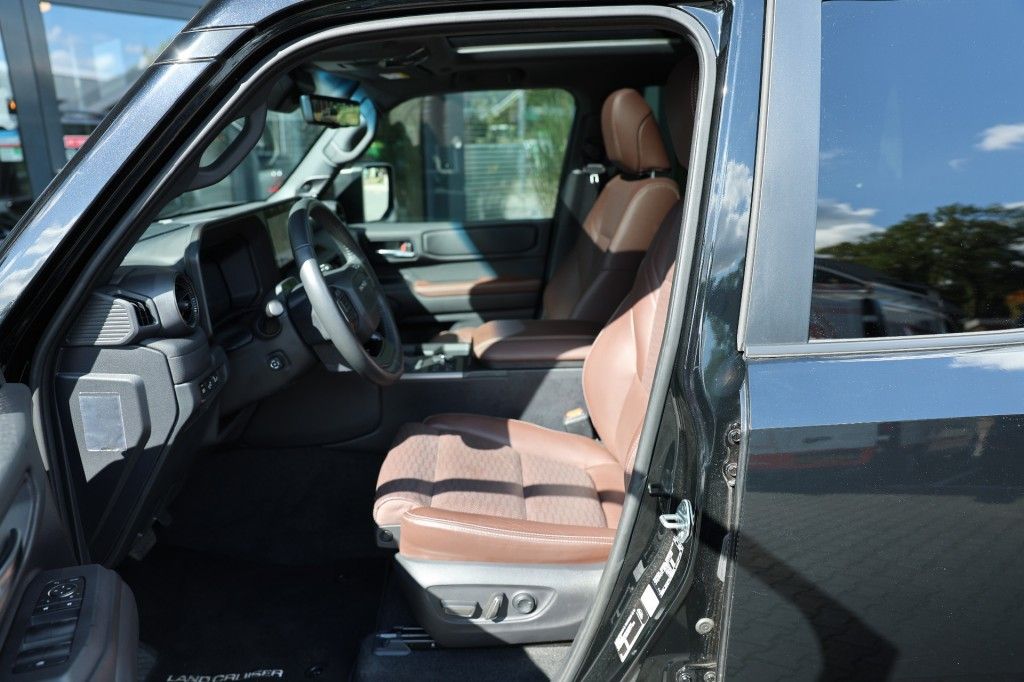 Toyota Landcruiser 250 2.8 D-4D 5DRS PROFESSIONAL PANODAK A/T VAN