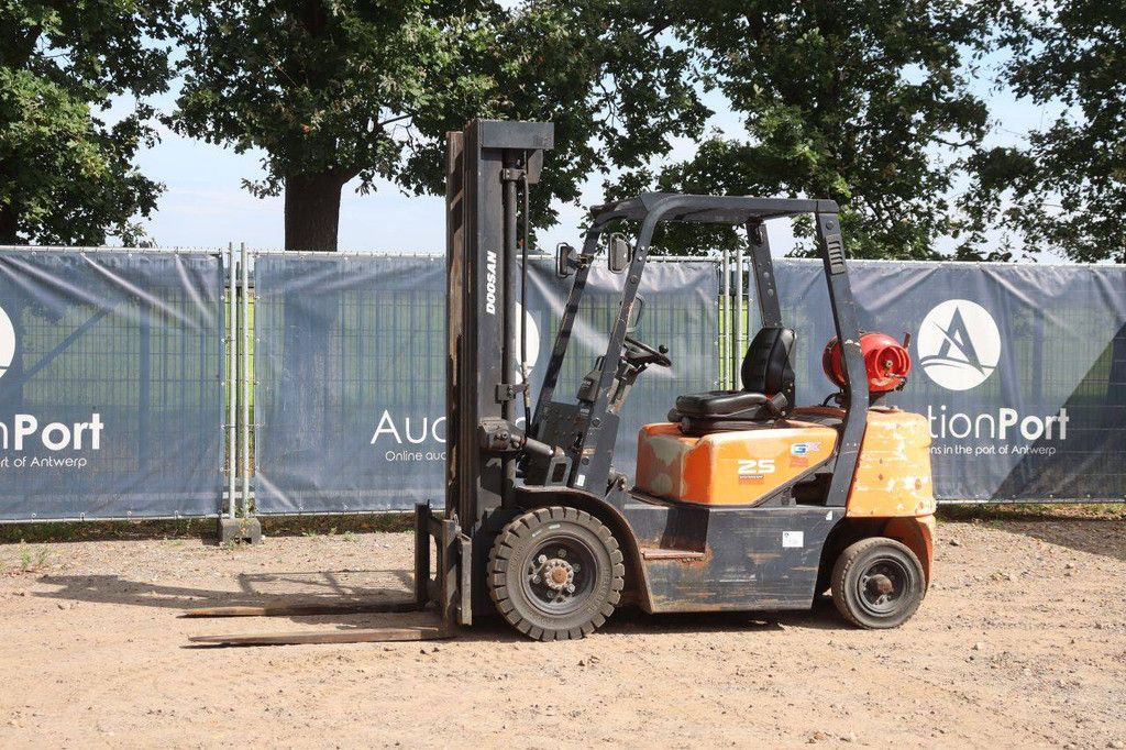 Doosan LPG-Gabelstapler 2500 kg 5,54 m 2009