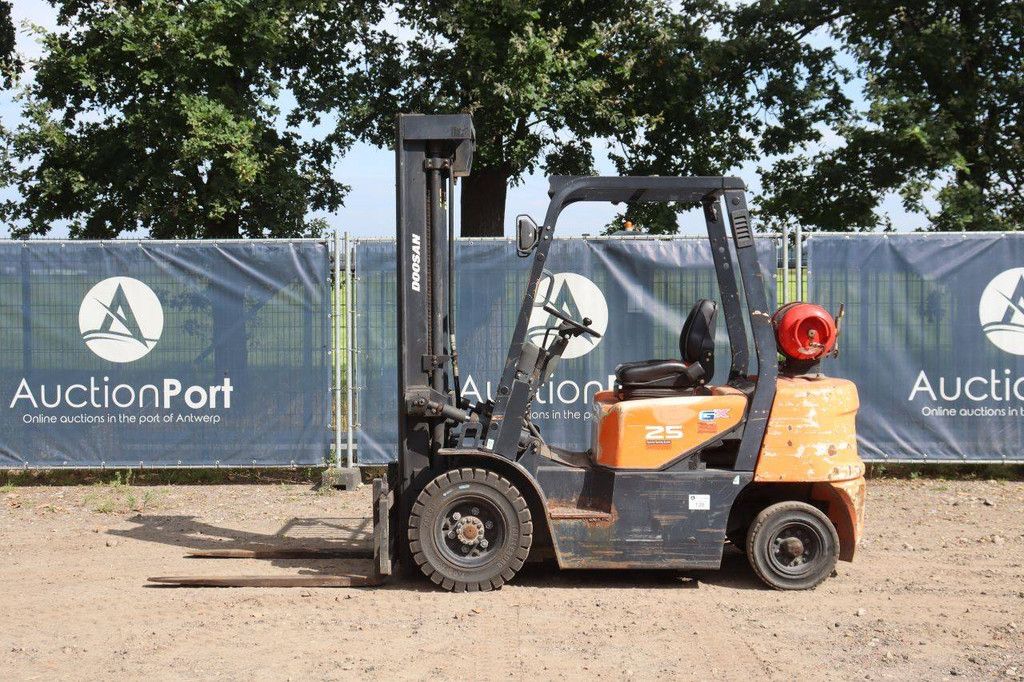 Doosan LPG-Gabelstapler 2500 kg 5,54 m 2009