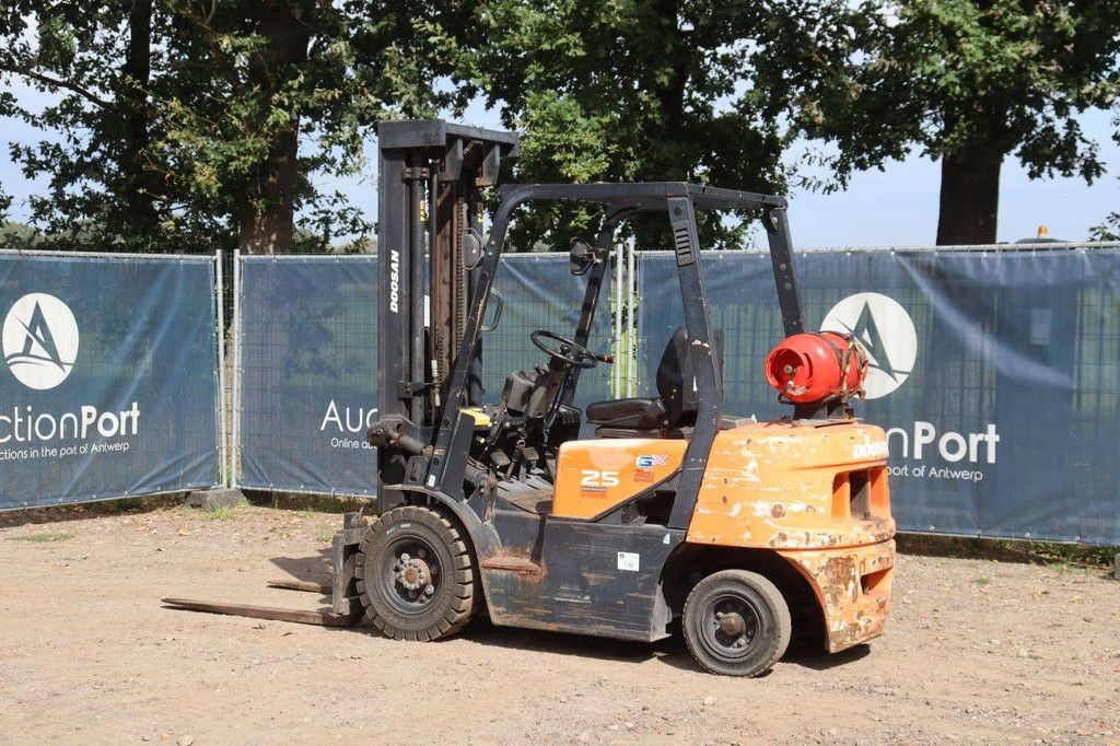 Doosan LPG-Gabelstapler 2500 kg 5,54 m 2009