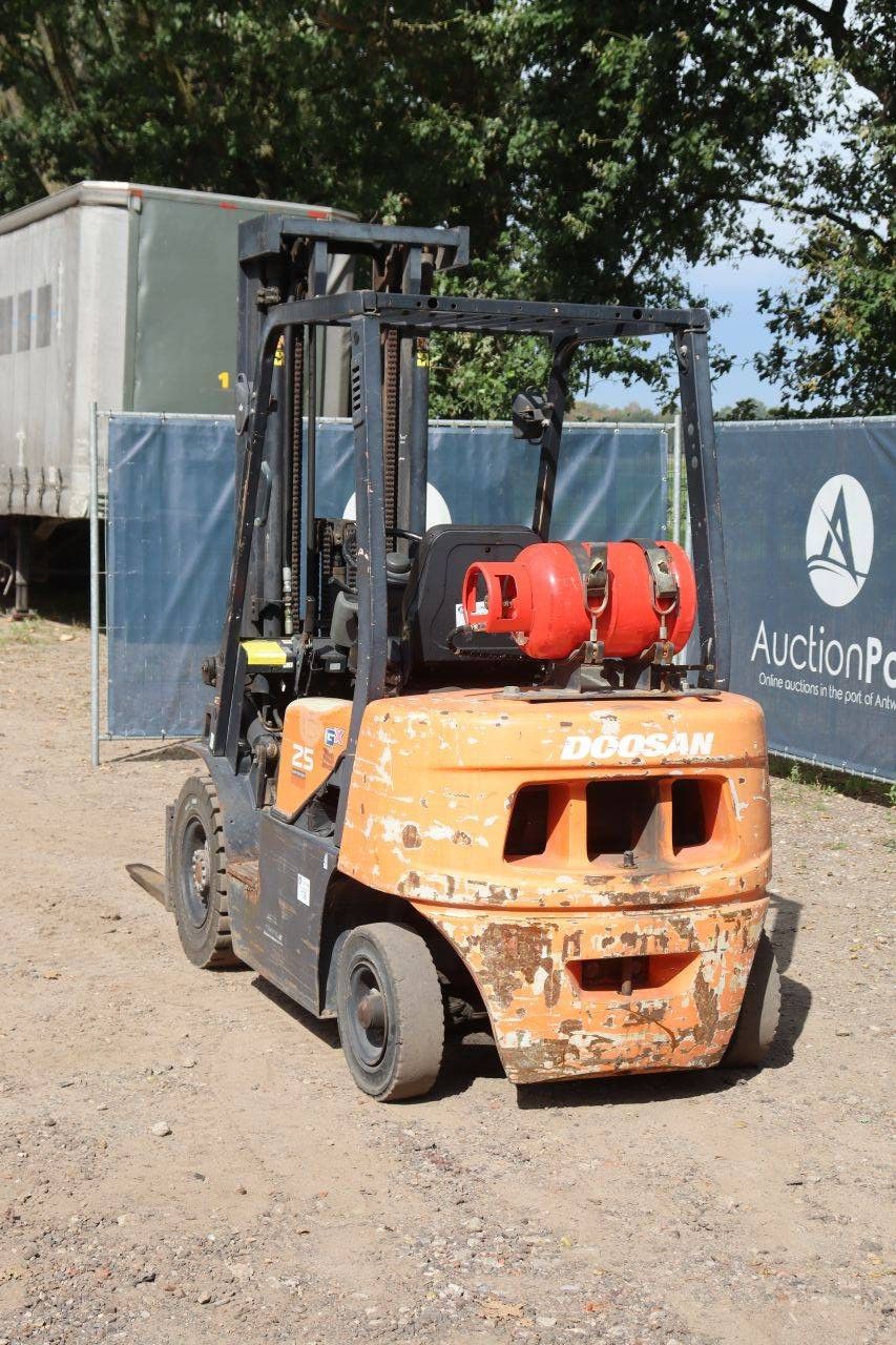 Doosan LPG-Gabelstapler 2500 kg 5,54 m 2009