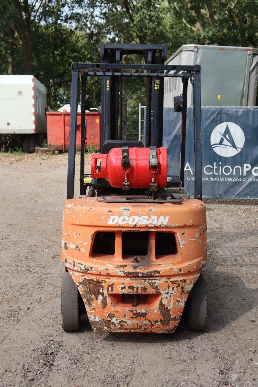 Doosan LPG-Gabelstapler 2500 kg 5,54 m 2009