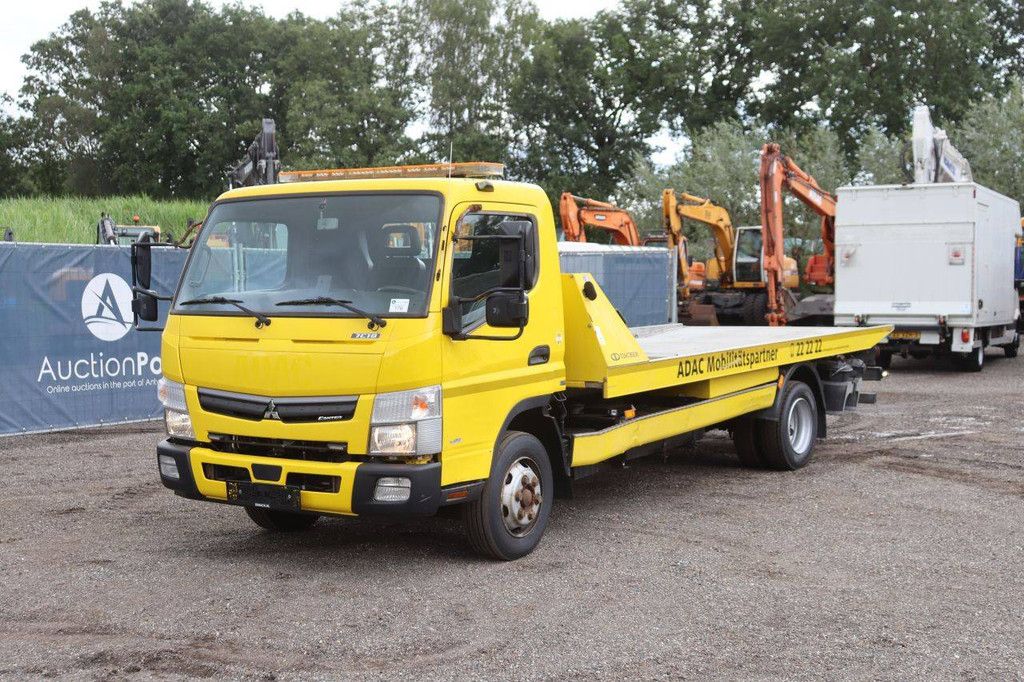 Abschleppwagen Mitsubishi 7C18 Diesel 175 PS 2024 mit Ladeplattform