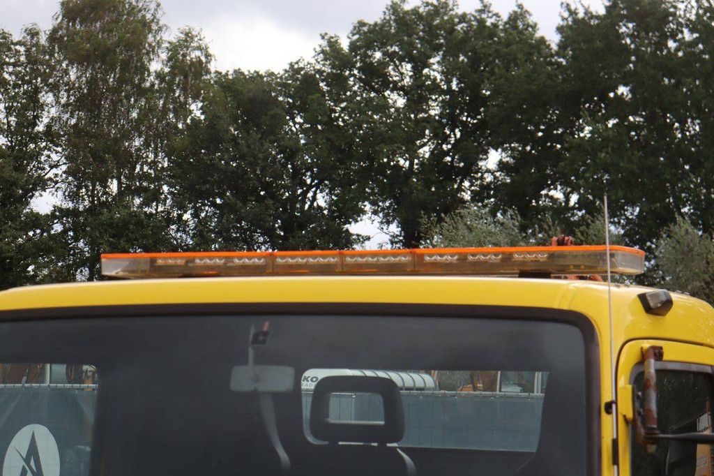 Abschleppwagen Mitsubishi 7C18 Diesel 175 PS 2024 mit Ladeplattform
