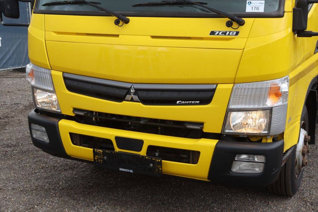 Abschleppwagen Mitsubishi 7C18 Diesel 175 PS 2024 mit Ladeplattform