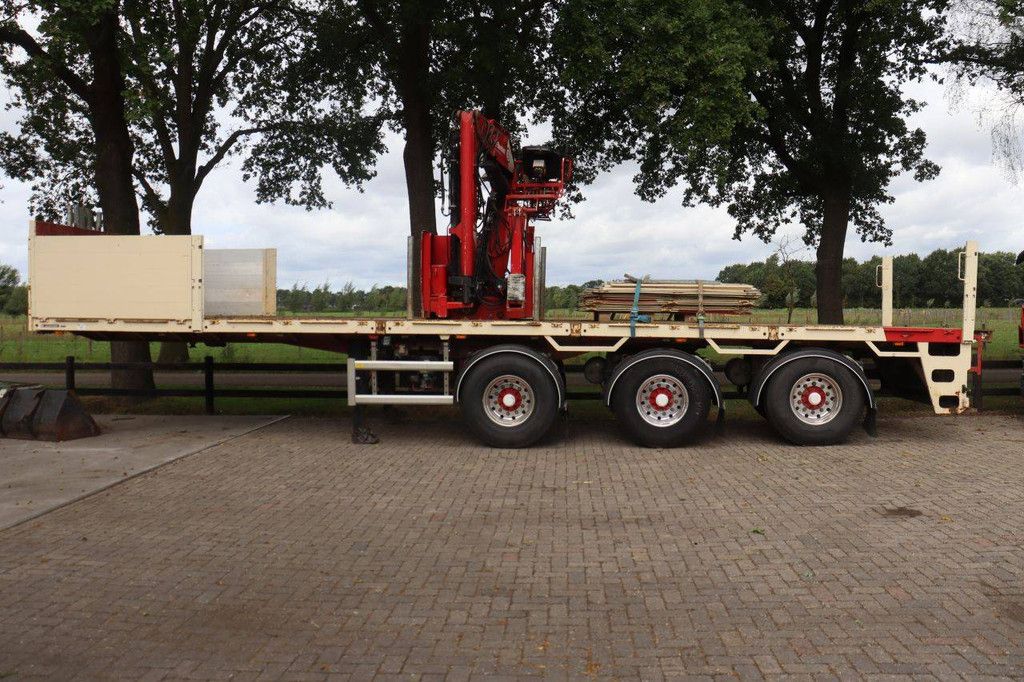 Pritschenauflieger, Boden 48.000 kg, Baujahr 2007, mit Ladekran