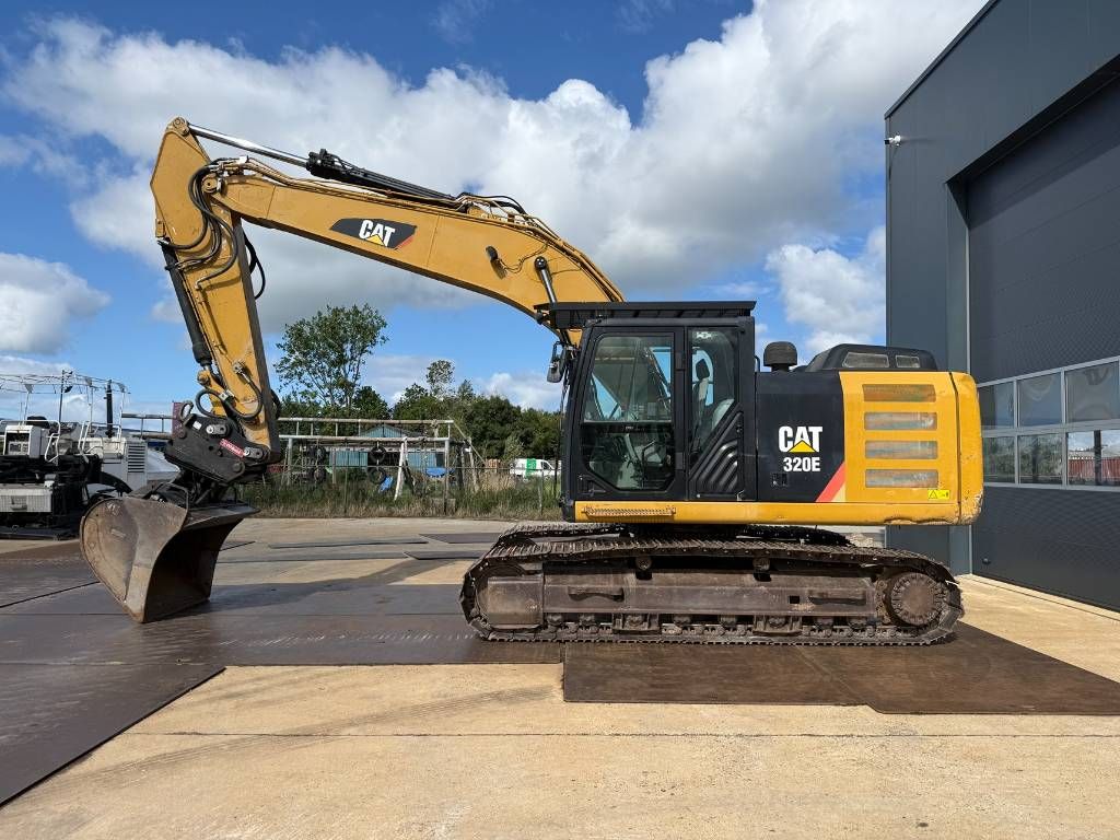 CAT 320 E