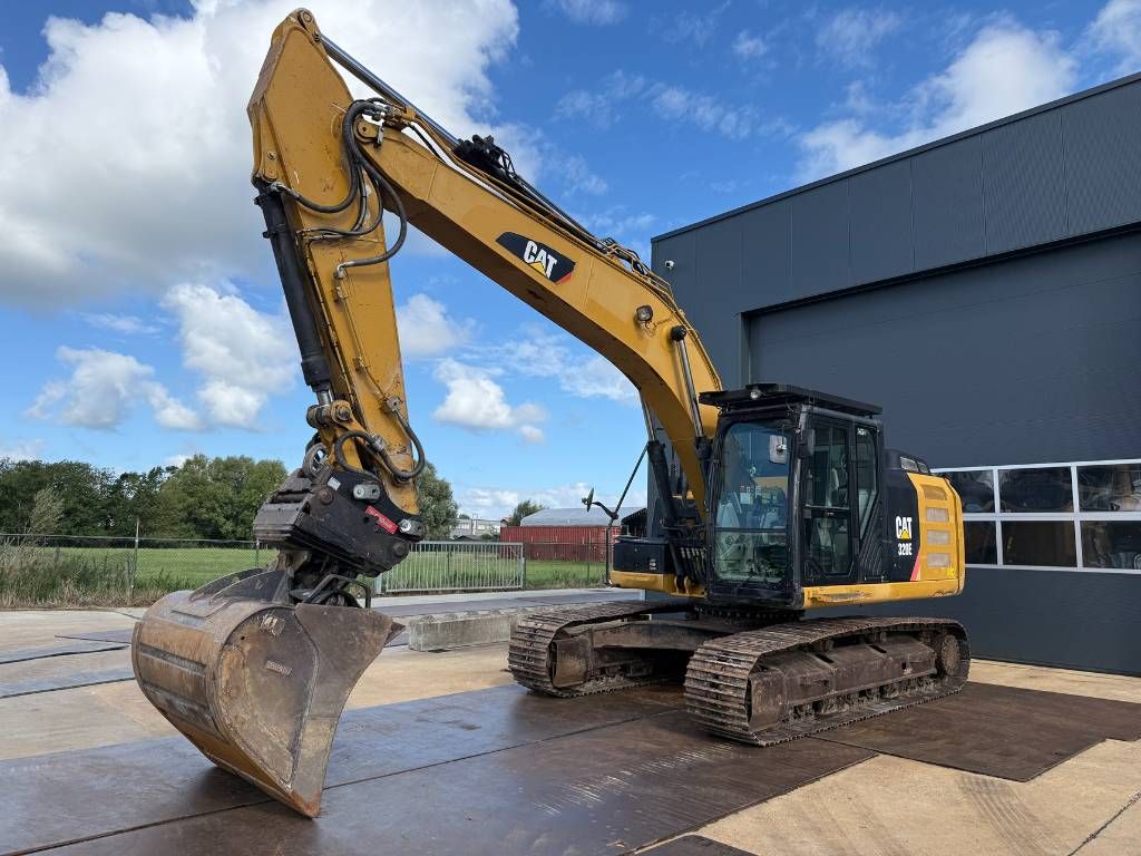 CAT 320 E