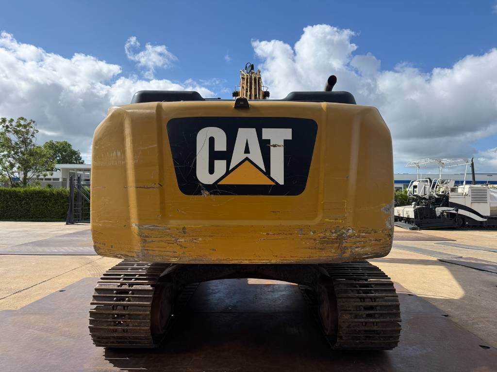 CAT 320 E