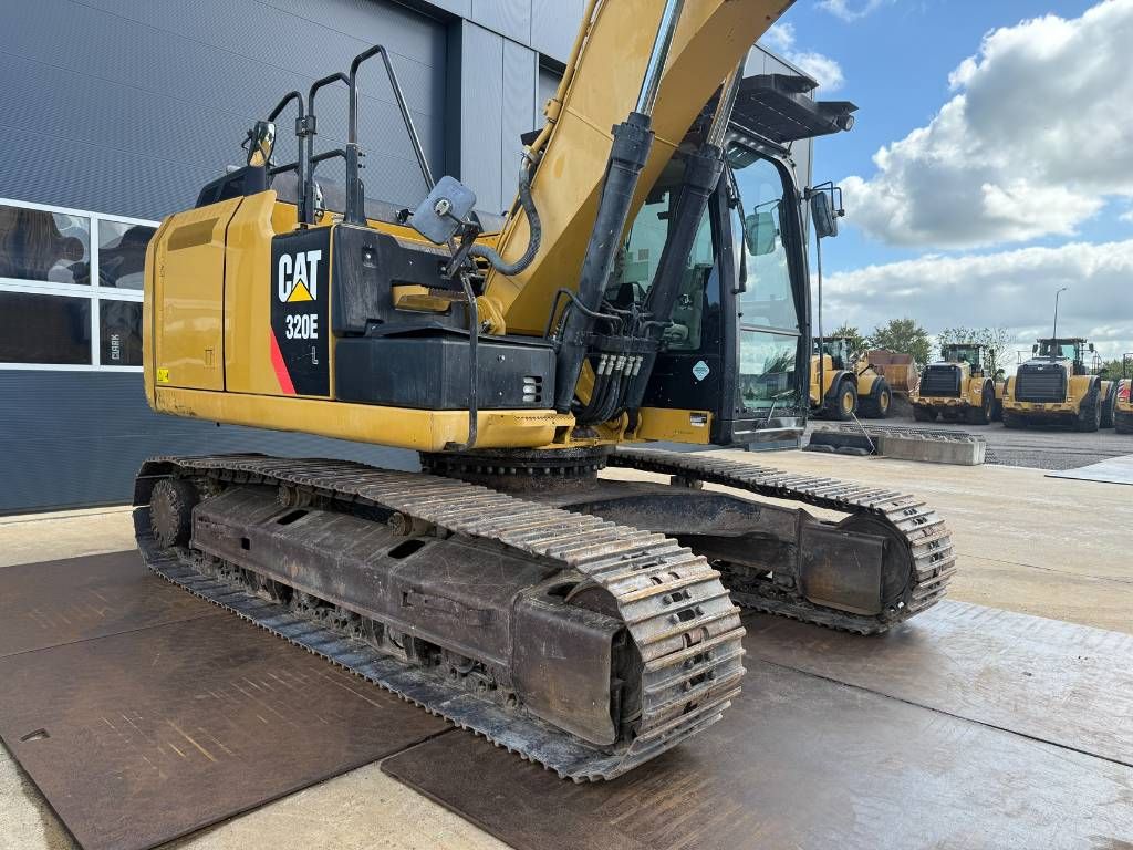 CAT 320 E