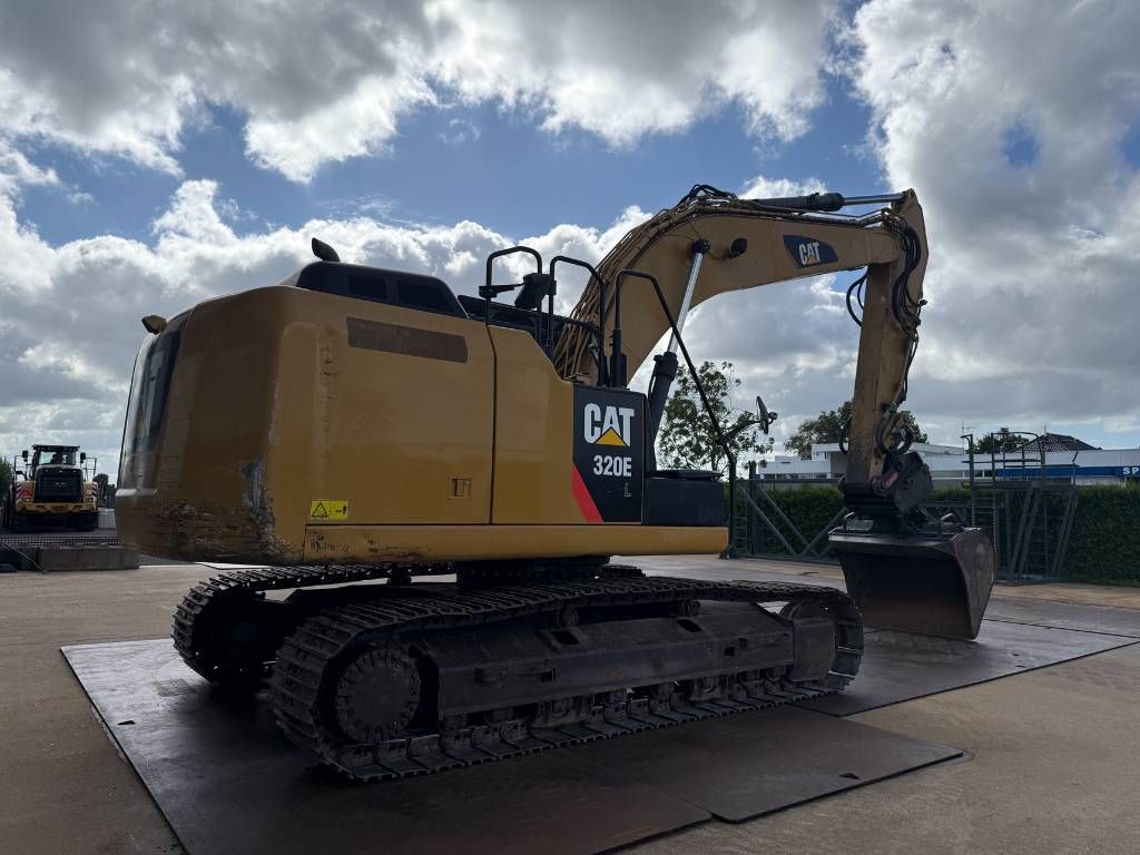 CAT 320 E