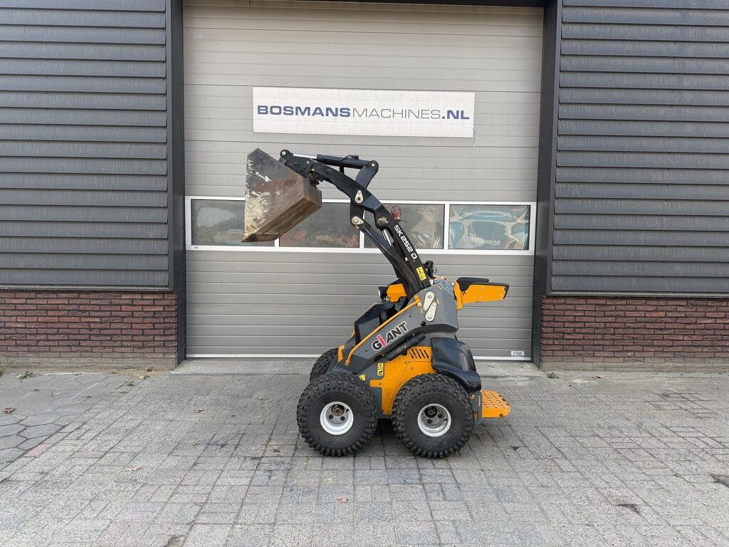 Giant SK252 D skid schranklader / minishovel 2019
