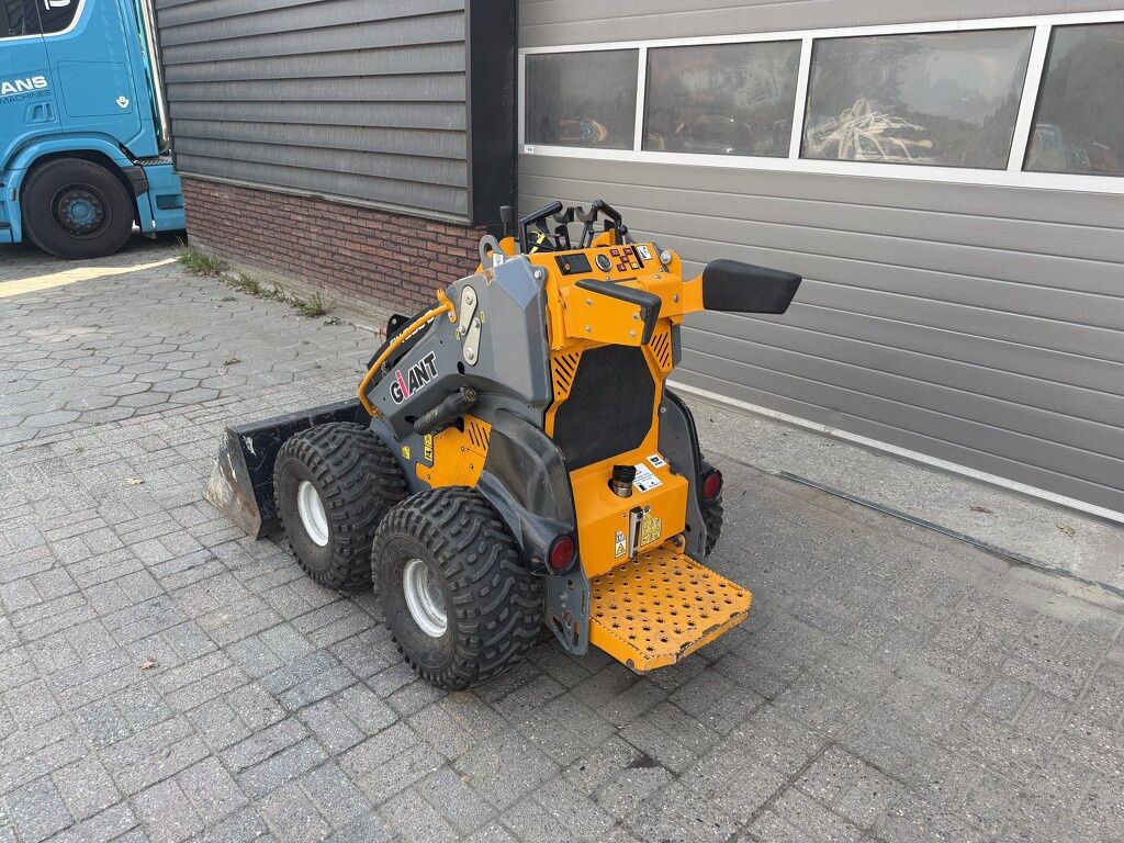 Giant SK252 D skid schranklader / minishovel 2019