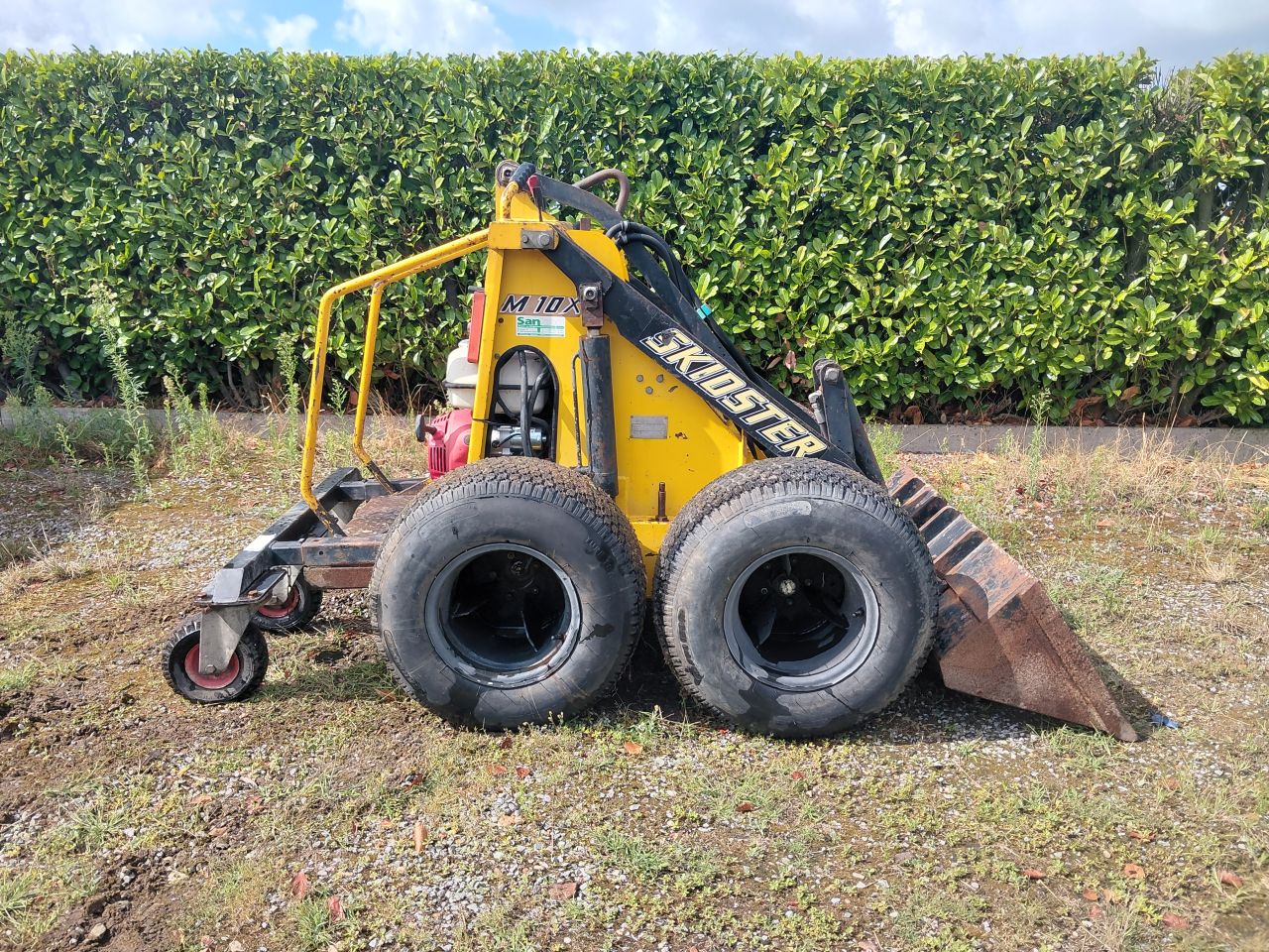 Skidster M10X / Giant / Sherpa 100 / Mini loader / Shovel