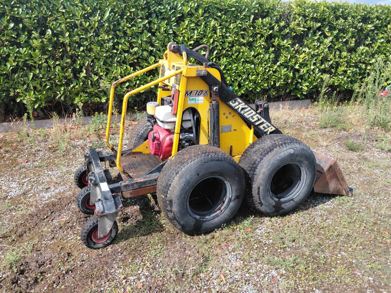 Skidster M10X / Giant / Sherpa 100 / Mini loader / Shovel
