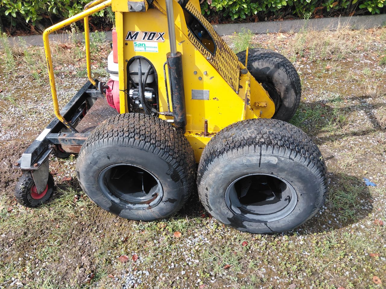 Skidster M10X / Giant / Sherpa 100 / Mini loader / Shovel