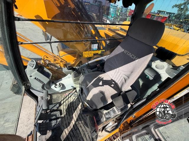 HITACHI ZX210LC-5