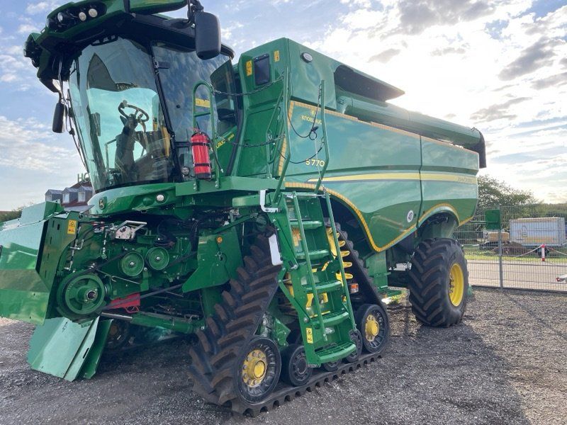 John Deere S 770