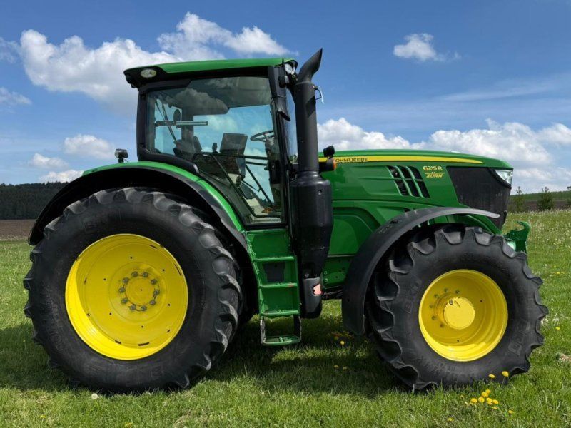 John Deere 6215R im Kundenauftrag