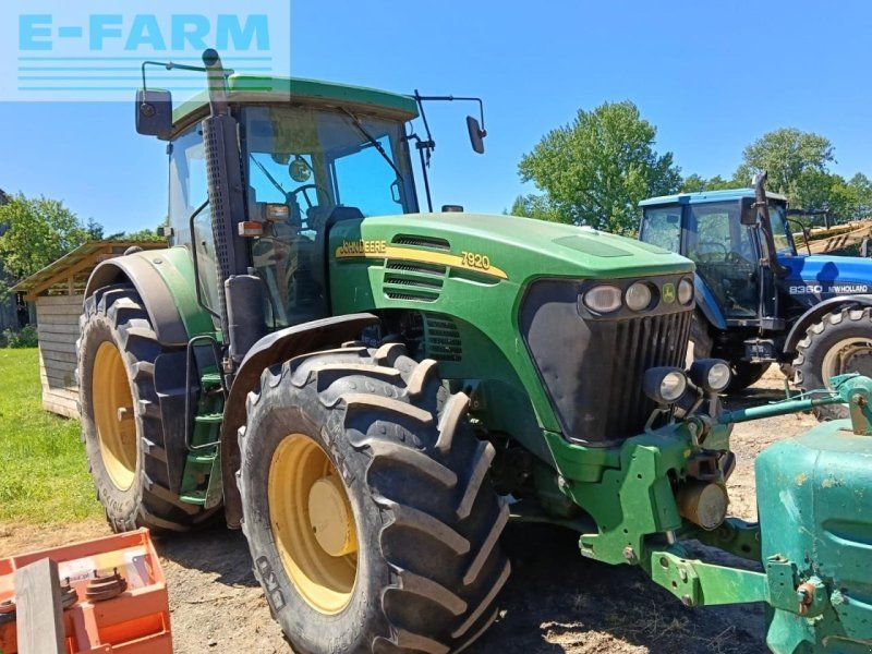John Deere 7920