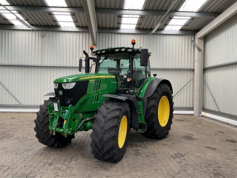 John Deere 6215R